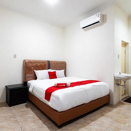 Reddoorz Near Yuki Simpang Raya Mall Medan 2 Otel Dış mekan fotoğraf