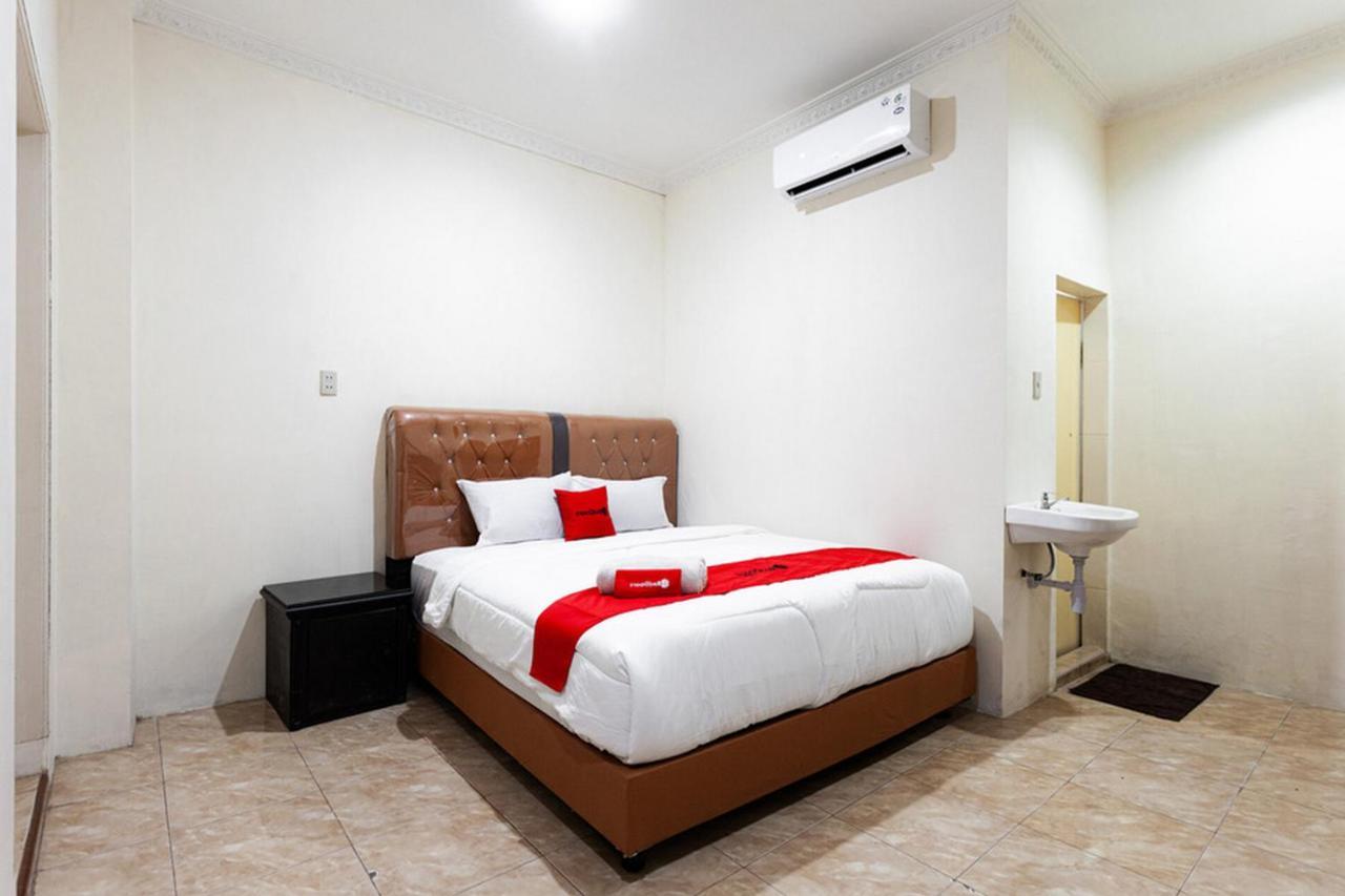 Reddoorz Near Yuki Simpang Raya Mall Medan 2 Otel Dış mekan fotoğraf